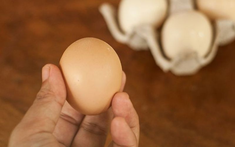 Cách nhận biết trứng mới và trứng cũ